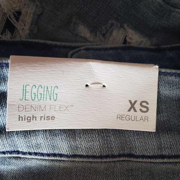 High Rise Distressed Jeggings - Picture 6 of 8